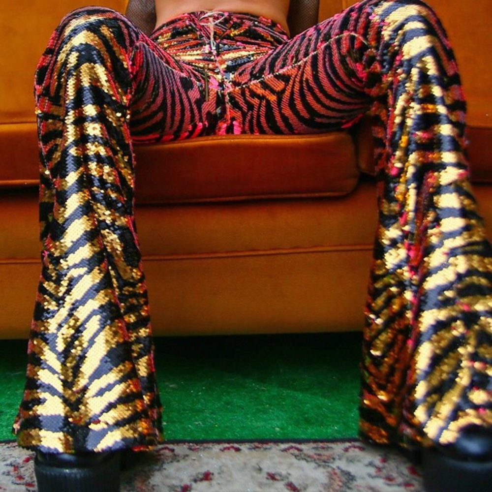 Reversible tiger sequin flares